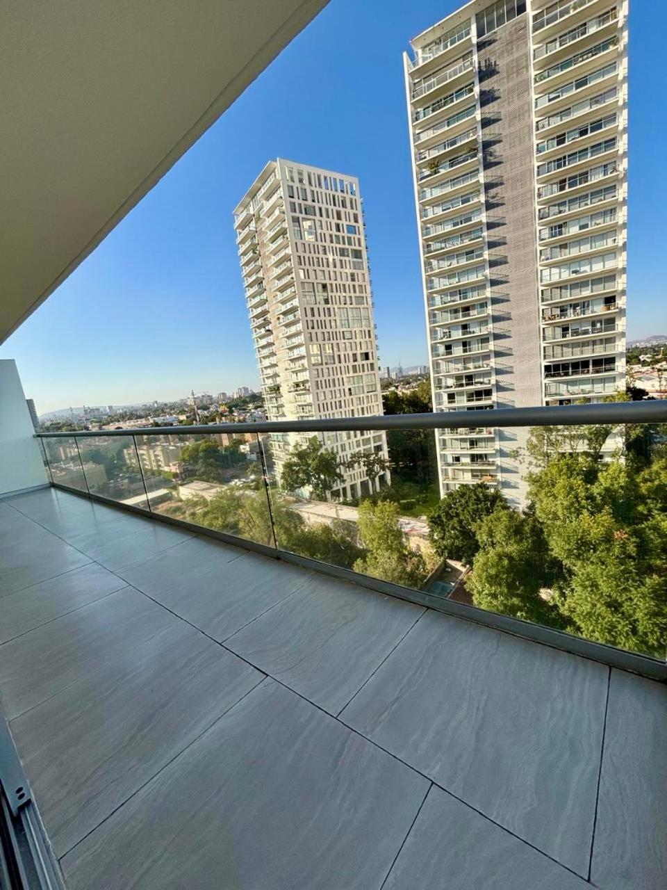 Park Life Guadalajara Aparthotel Exterior photo
